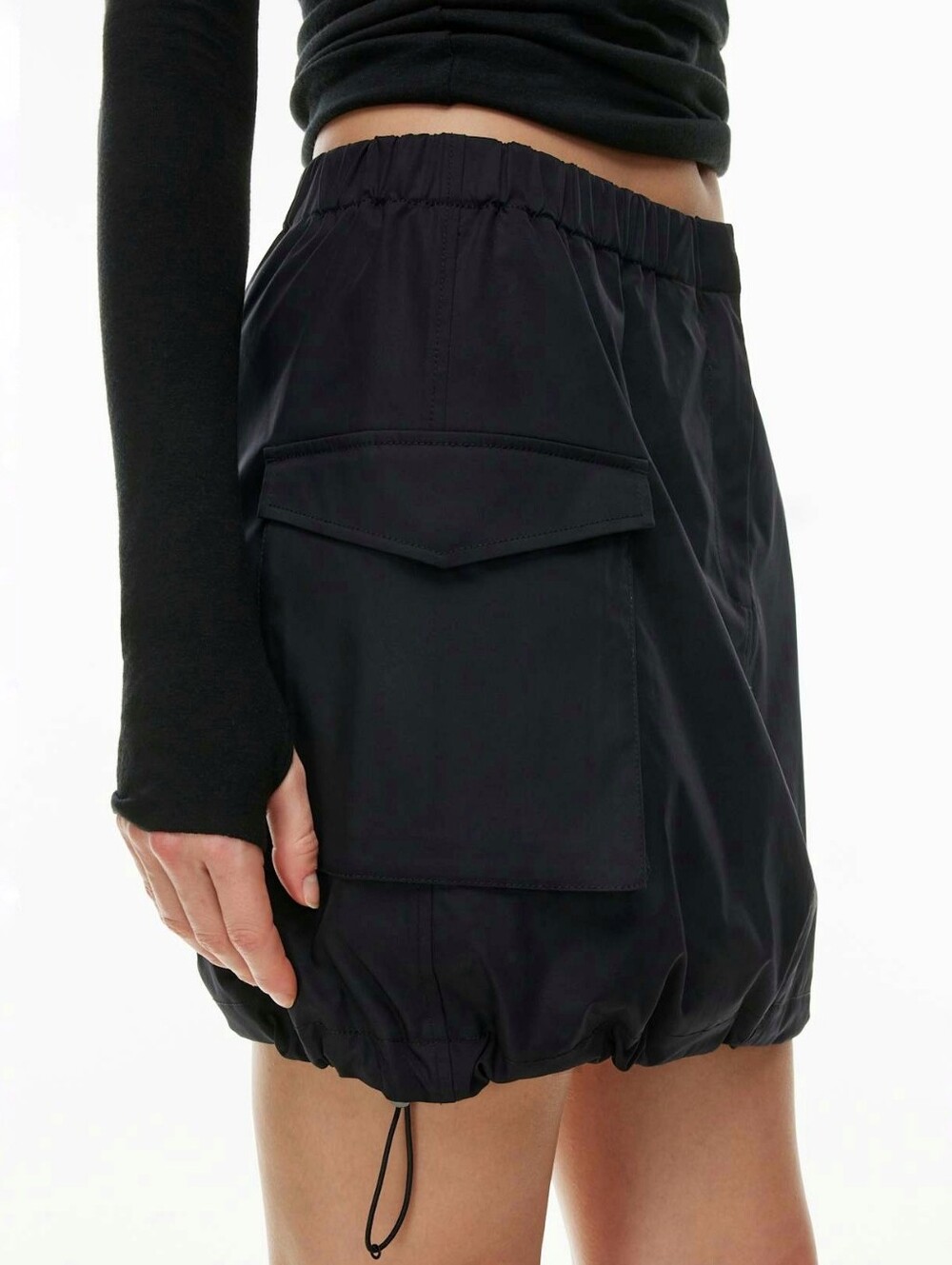 The Group by Babaton Vessel Cargo Skirt black mini parachute women's size 8